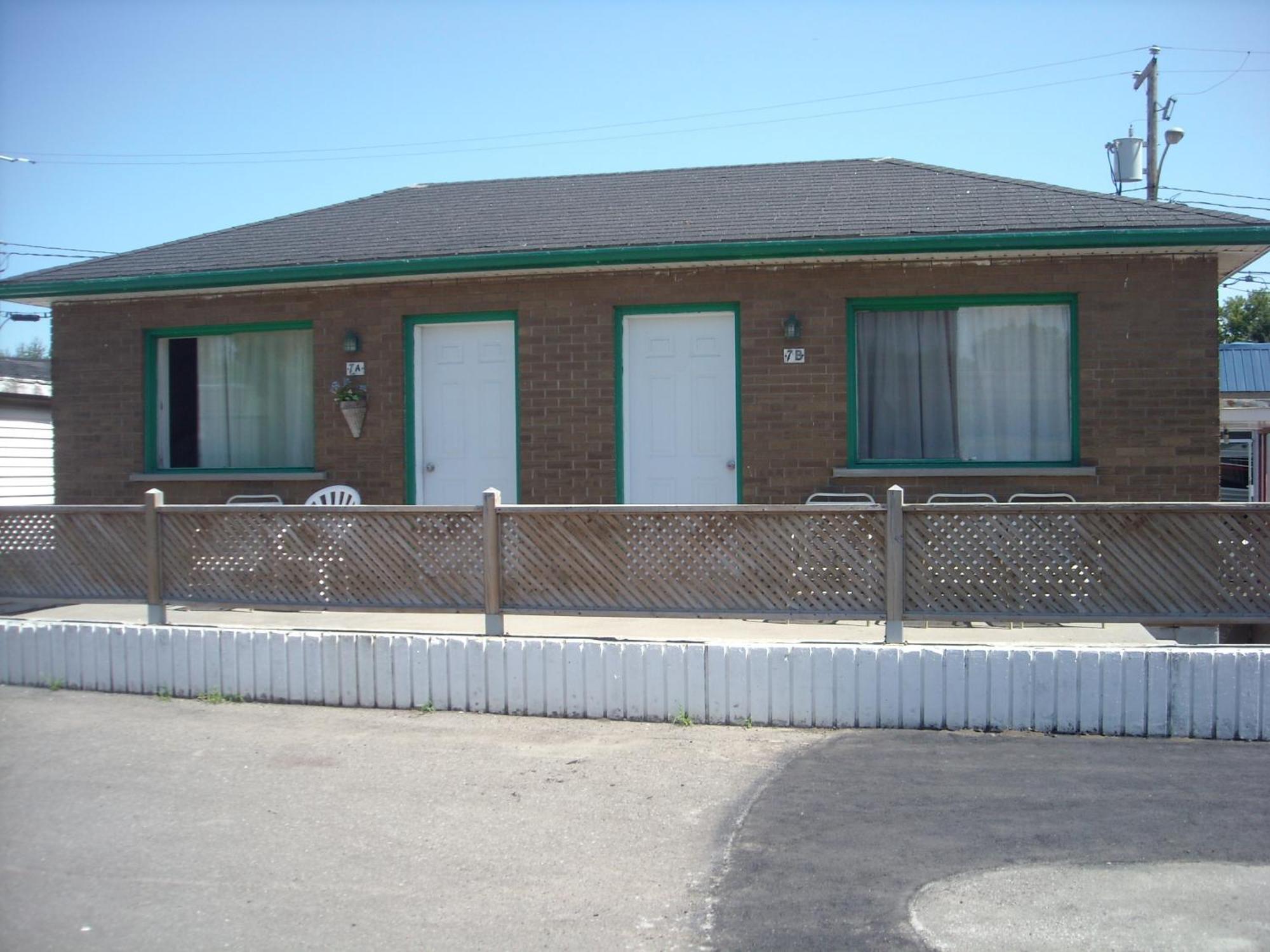 Motel Montreal Notre-Dame-de-l'Ile-Perrot Esterno foto
