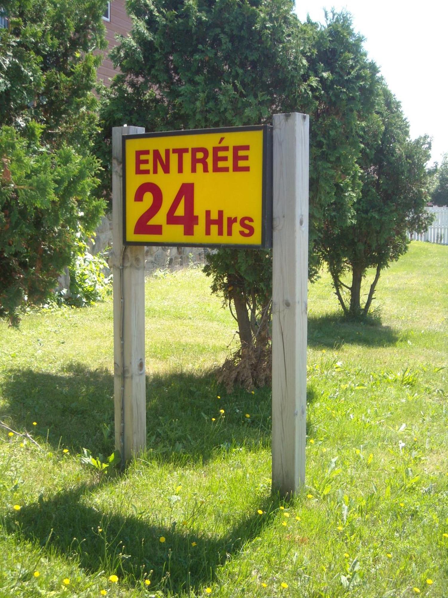 Motel Montreal Notre-Dame-de-l'Ile-Perrot Esterno foto